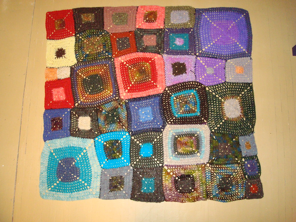 Ouvrage au crochet multicolore