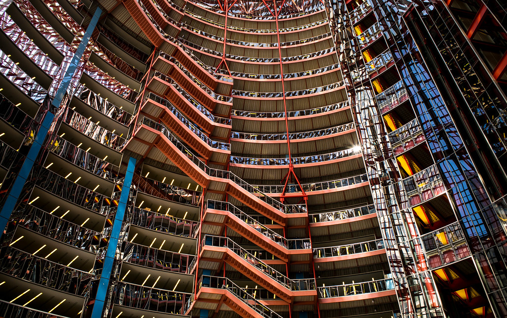 Un escalier dans un immeuble