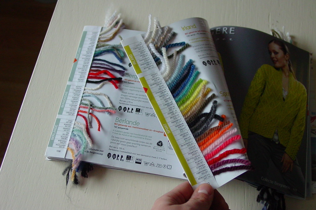 Un diagramme de crochet imprimé à côté d'un ouvrage