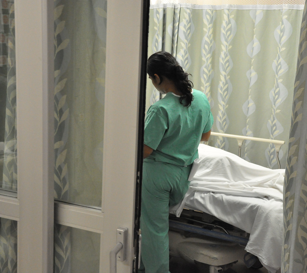 Una consulta médica con una ventana