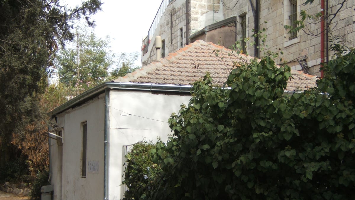 A house seen from the street